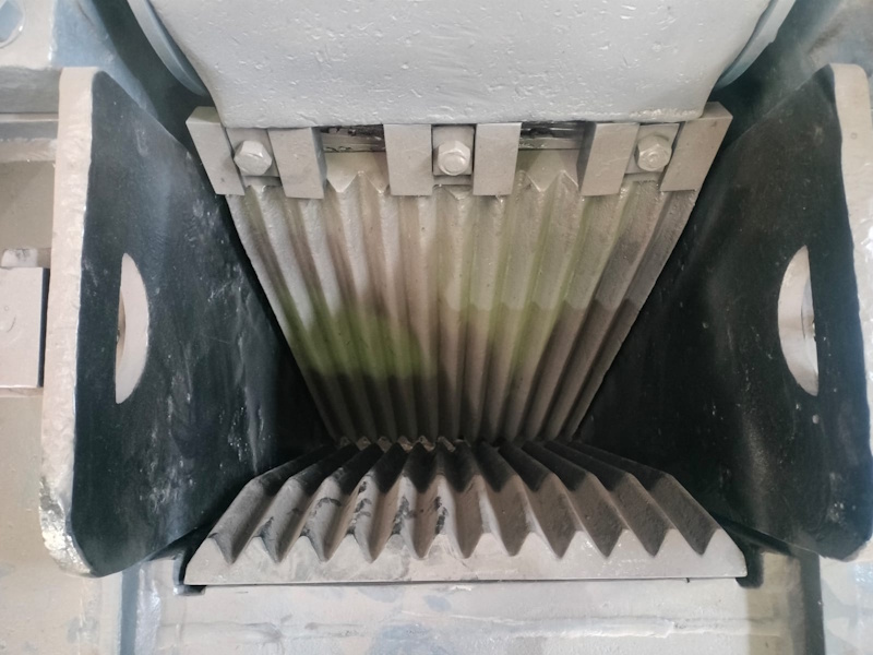 DAJ707 Refurbished 400 x 600 Jaw Crusher - Image 2