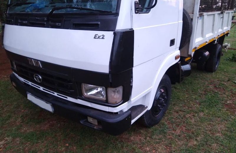 VAC207 Tata 813 EX2 Tipper - Image 2
