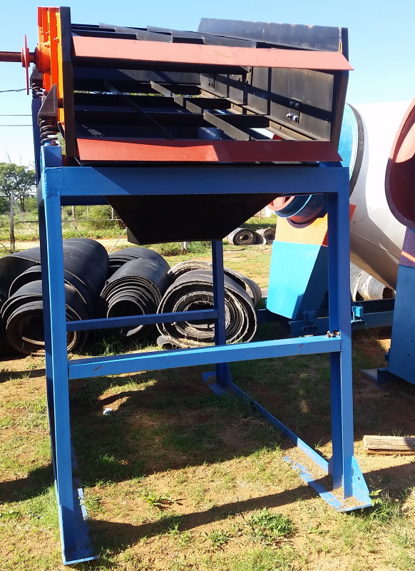 CAB367  Vibrating Screen, 1.2 m x 2.4 m (4 ft x 8 ft), double deck